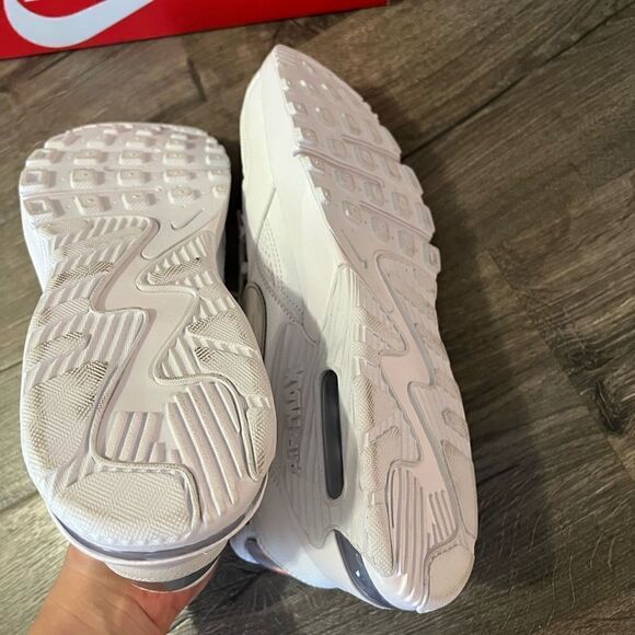 Nike Women's Air Max Excee Sneaker size 11 - Picture 3 of 5